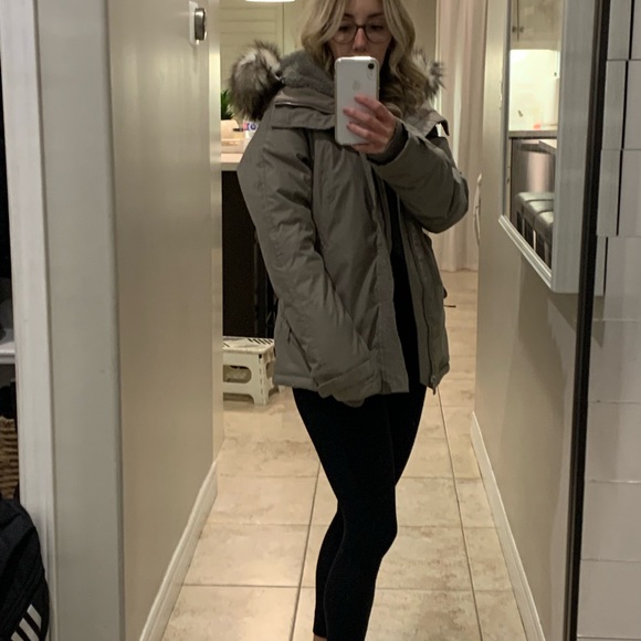 TNA aritzia Summit Parka in Modern Taupe size small. Excellent condition - Picture 3 of 6